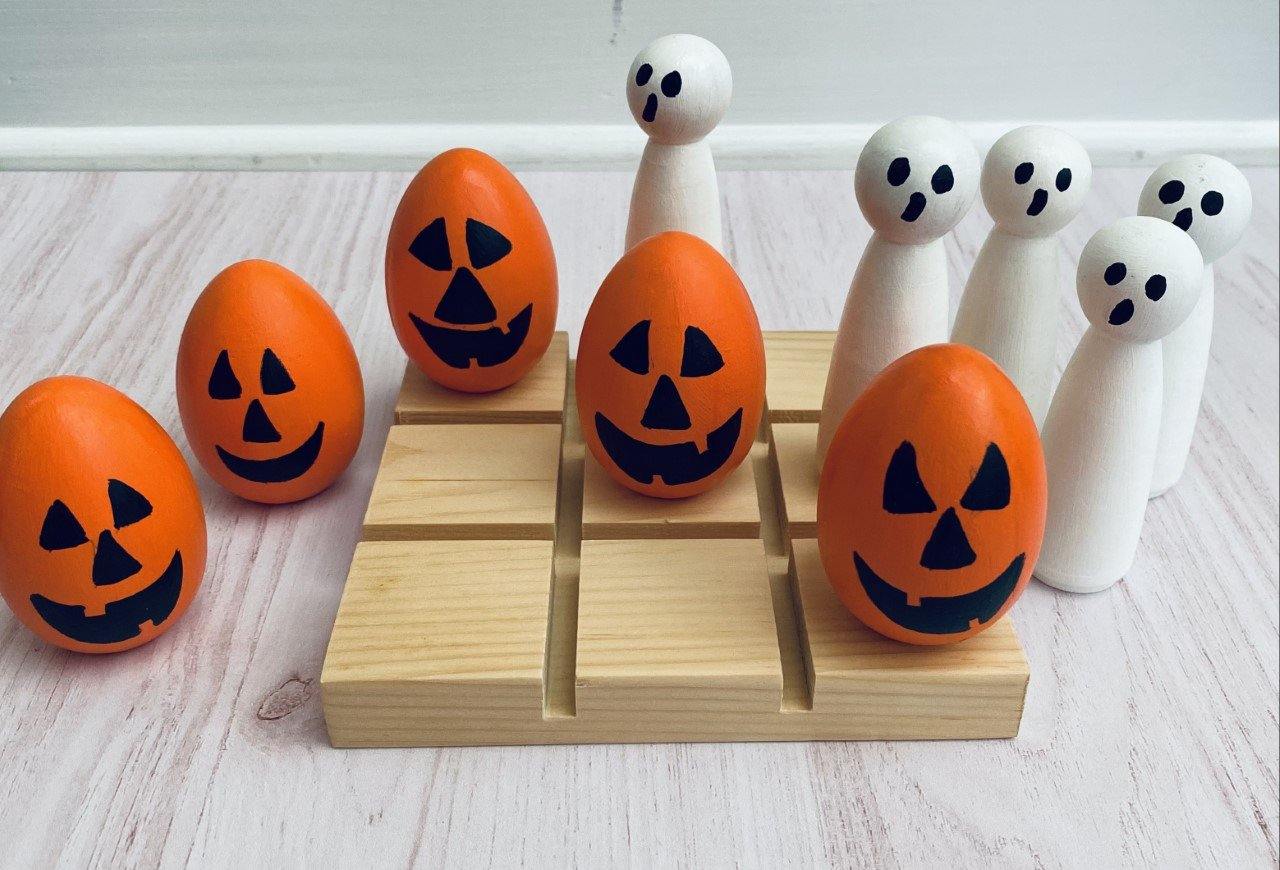 Halloween-themed Tic Tac Toe - 2 Paper Sisters